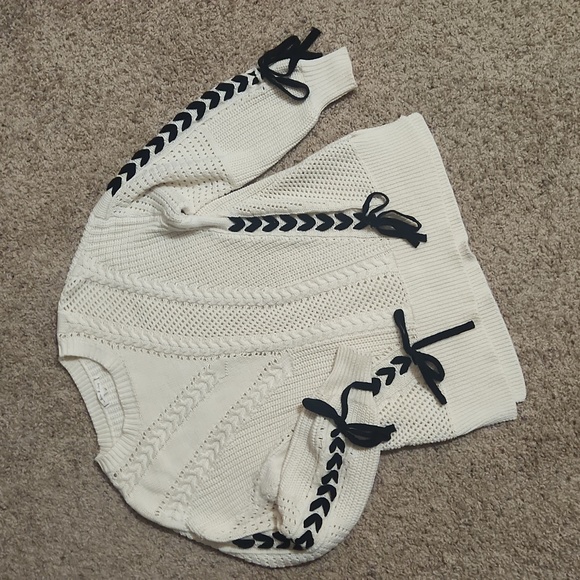 Willow & Clay Loose Knit Sweater, Medium - Picture 3 of 13